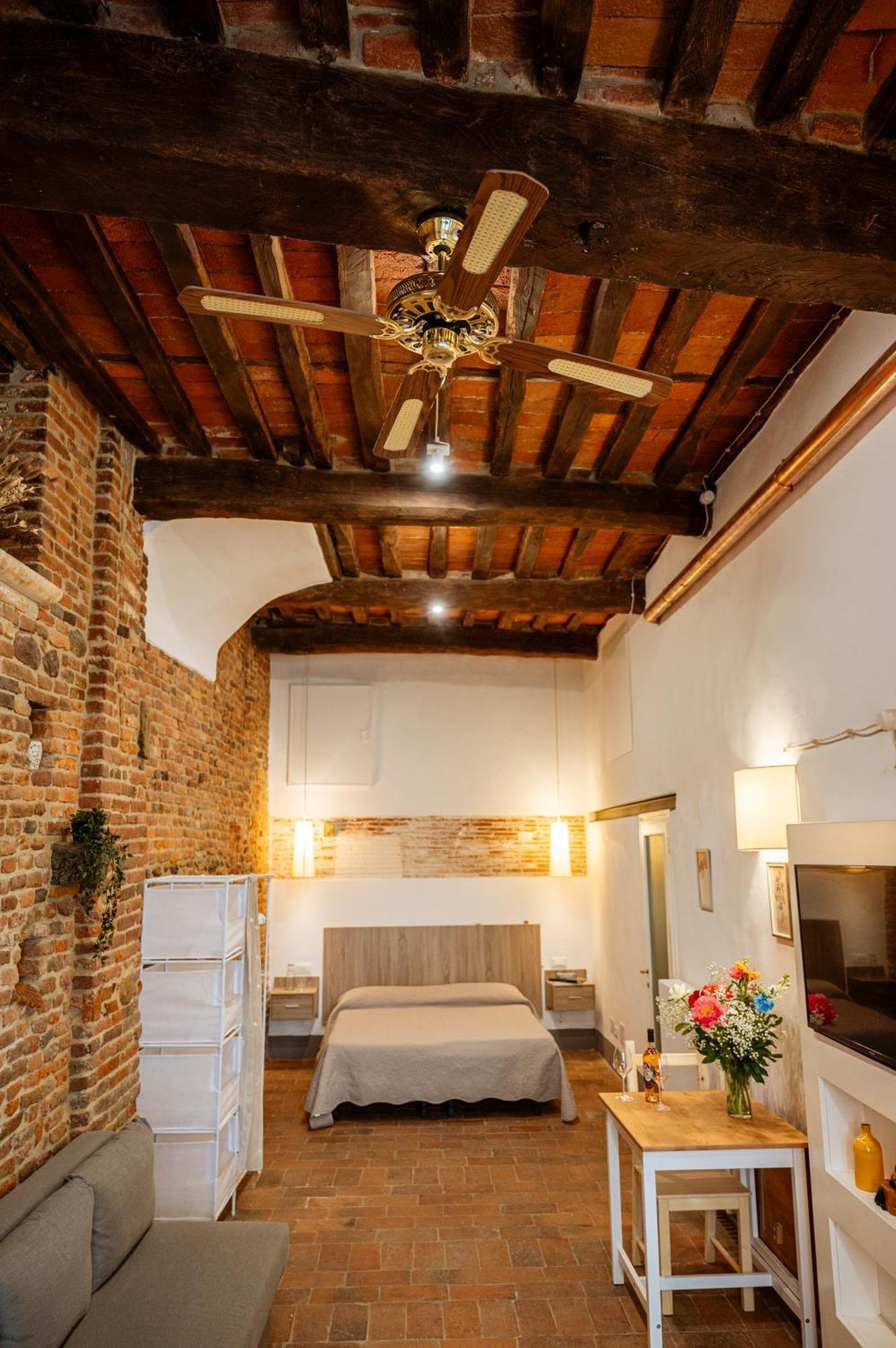 Bed and Breakfast Antica Casa Dei Rassicurati Montecarlo Zewnętrze zdjęcie