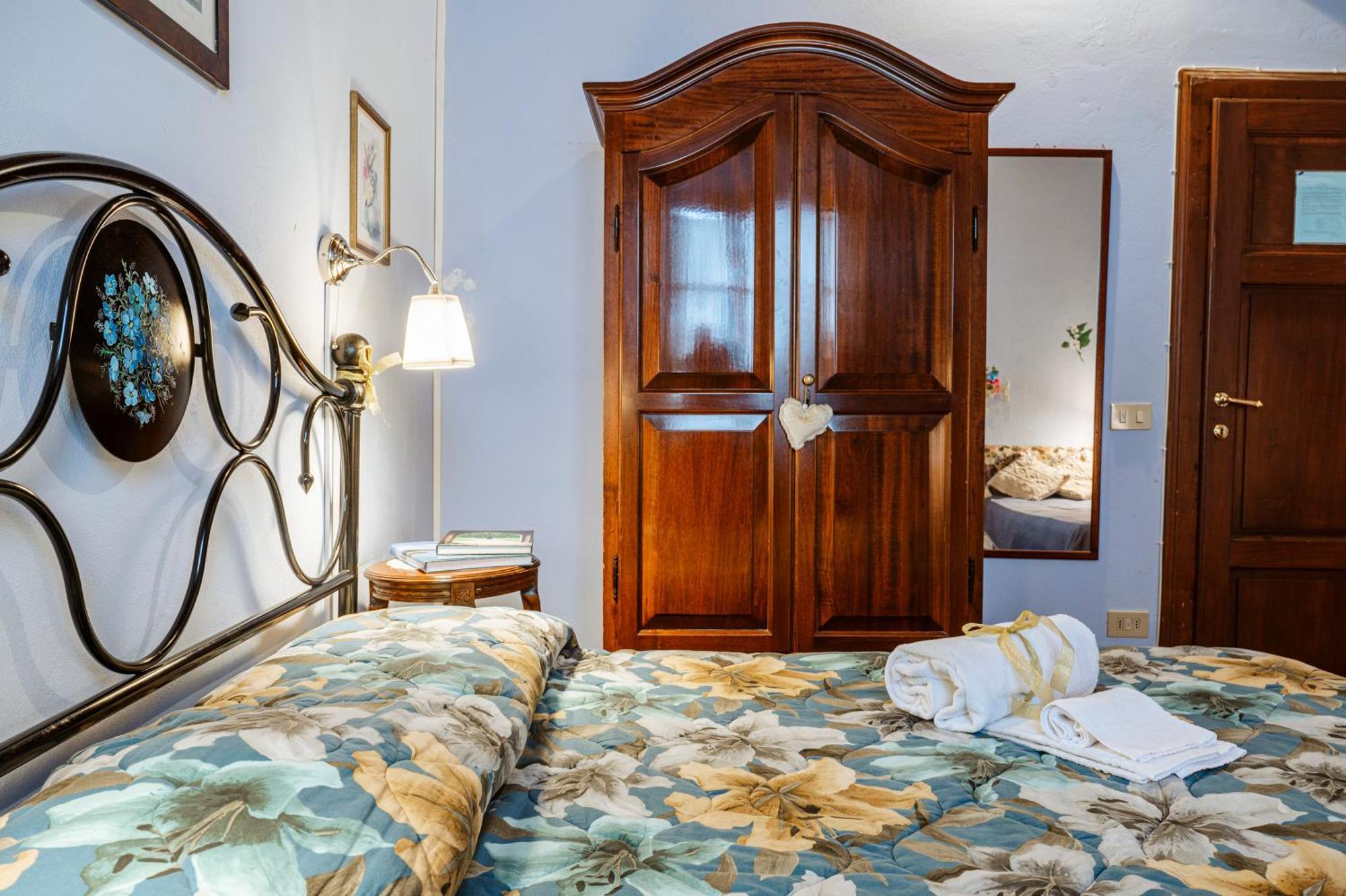 Bed and Breakfast Antica Casa Dei Rassicurati Montecarlo Zewnętrze zdjęcie